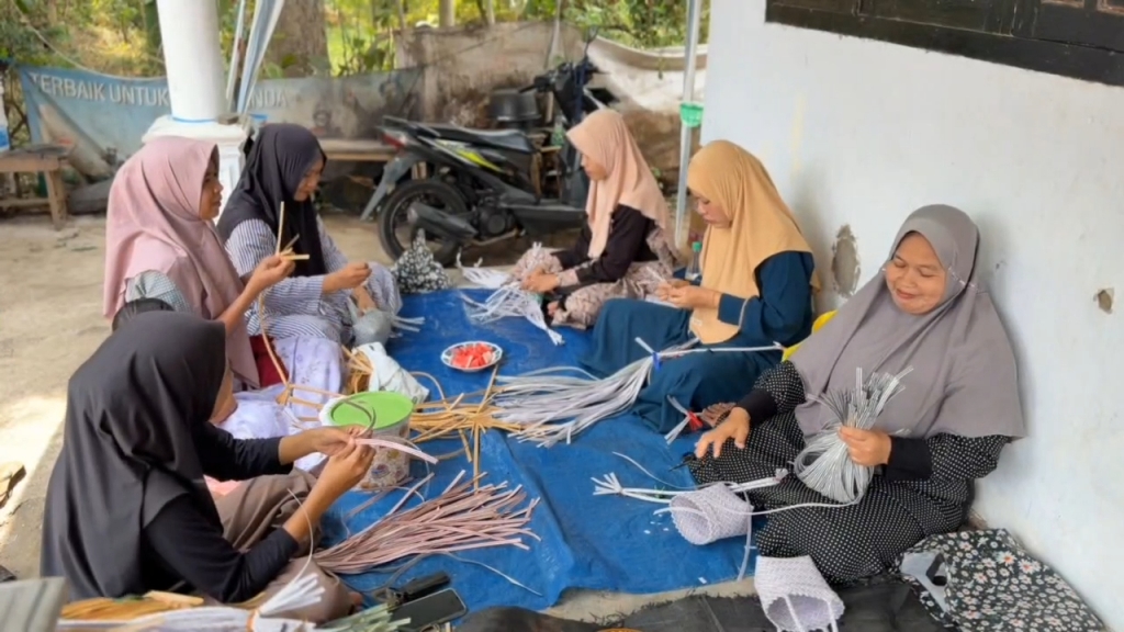Tas Anyaman Ibu-ibu Pasuruan Tembus Malaysia-Turki, Laku 4.000 Pieces Sebulan