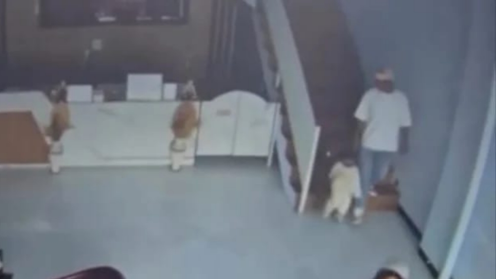 Polisi Rekonstruksi Pembunuhan dan Mutilasi Kejam Ibu dan Anak di Madiun 