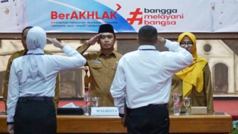 Pesan Mas Adi ke Guru PPPK: Pendidik Bukan Hanya Transfer Ilmu tapi Juga Membentuk Akhlak