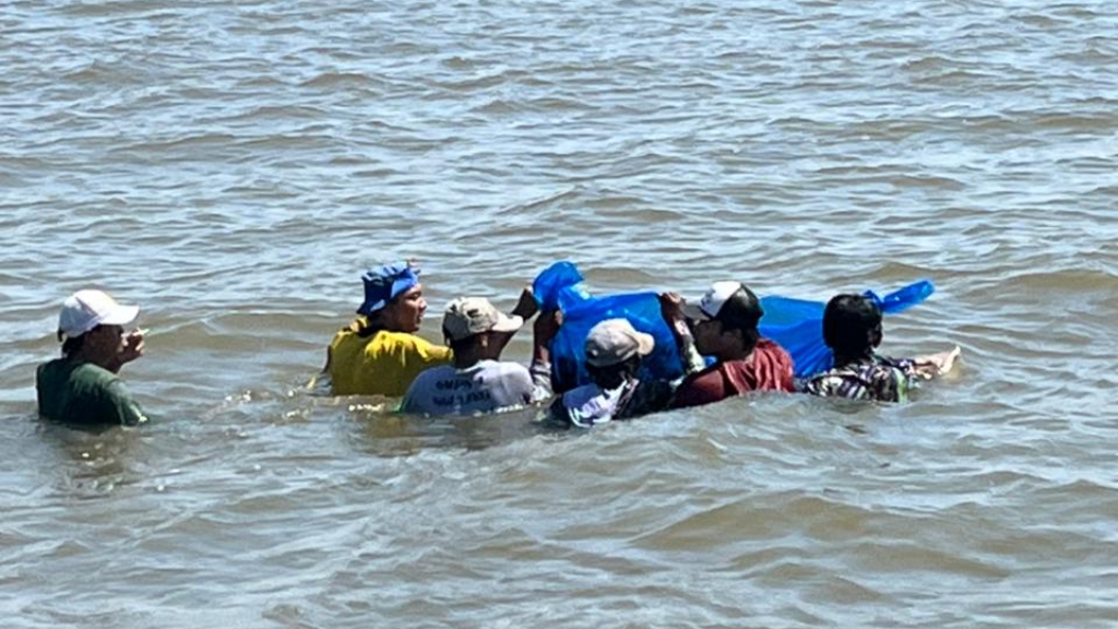 Mayat Perempuan Mengapung di Laut Gegerkan Nelayan Pasuruan