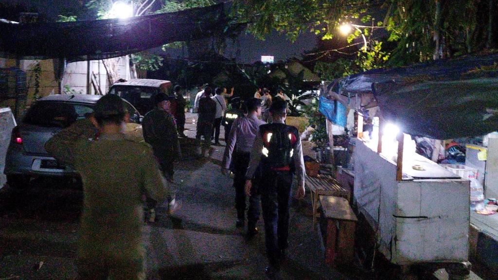 Satpol PP Kota Pasuruan Amankan Ratusan Miras dan Pasangan Tanpa Identitas Dalam Kos