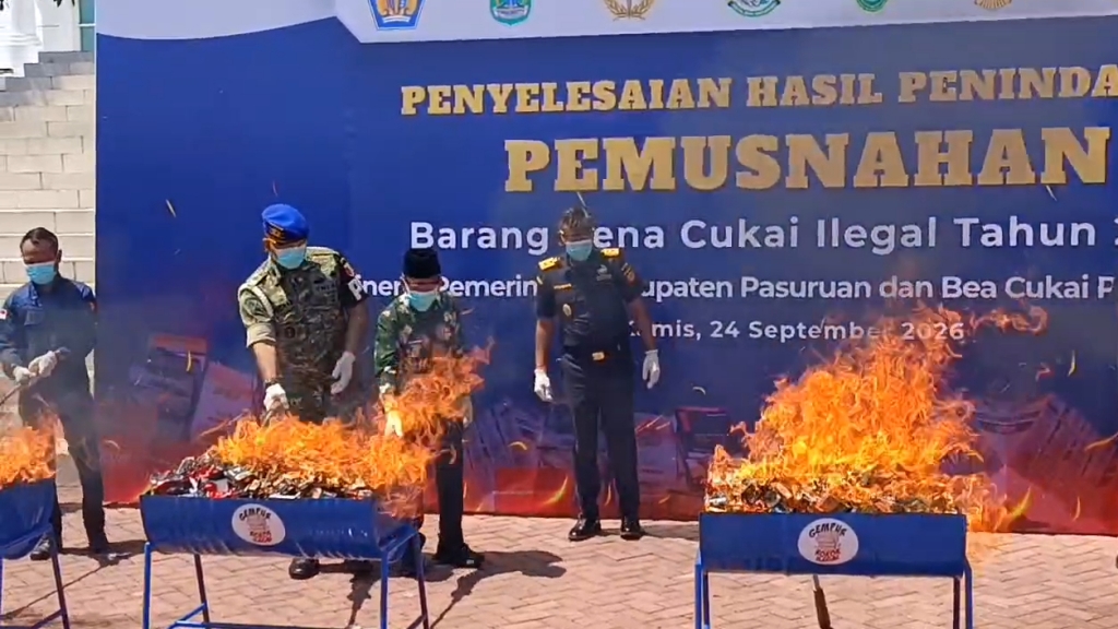 Bea Cukai Pasuruan Bakar 6 Juta Batang Rokok Ilegal
