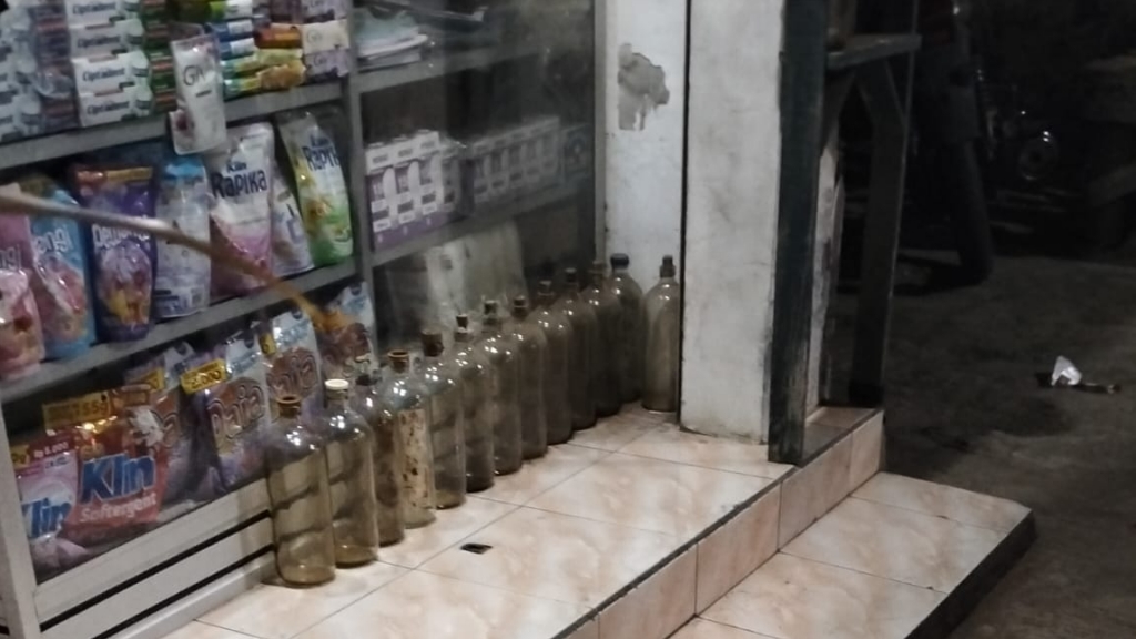 Kios-Kios Bensin di Pasuruan Kosong, Warga Kelabakan