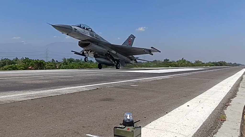 Tol Paspro Dibuka Lagi Usai Uji Coba Landasan Pesawat TNI AU