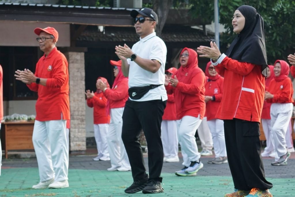Rangkaian Hari Jadi ke-340 Kota Pasuruan, Wali Kota Senam Tera Bersama Lansia