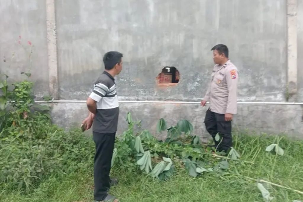 Lubangi Tembok, Maling di Pasuruan Kuras Isi Toko Sembako