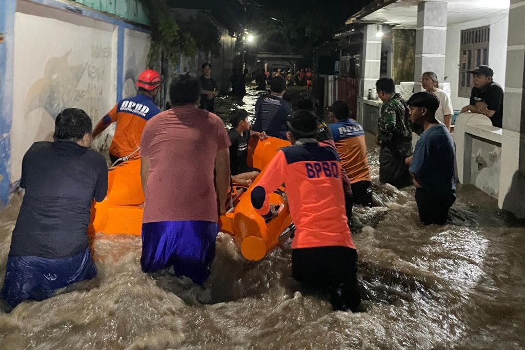Banjir Melanda 5 Kecamatan di Probolinggo, Satu Jembatan Putus Diterjang Air Bah