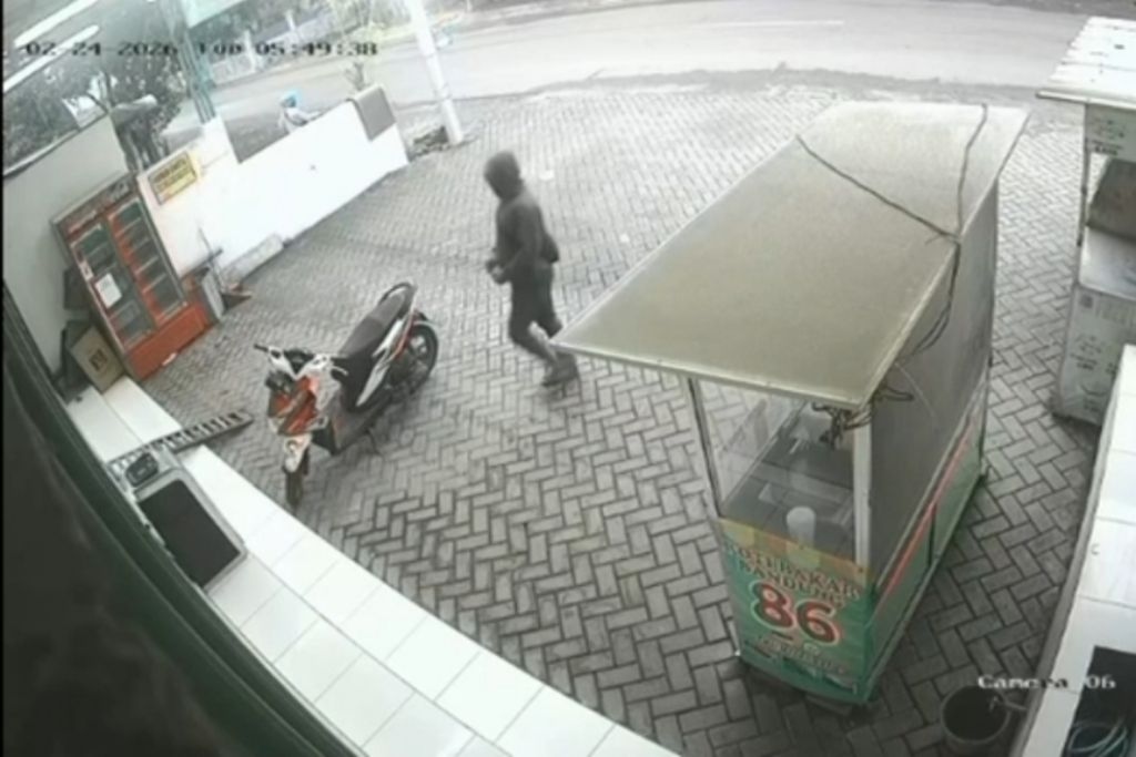 Satset! Maling di Pasuruan Hanya Butuh Waktu 30 Detik Curi Motor Karyawan Minimarket