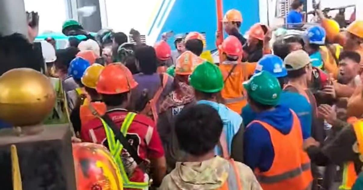 Ricuh! Satpol PP vs Pekerja Proyek Saat Penertiban Pedagang di Kebayoran Baru, Bigini Kronologinya!