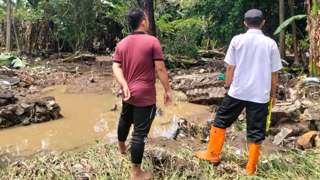 Tanggul Sungai Welang Jebol 15 Meter Diterjang Banjir 