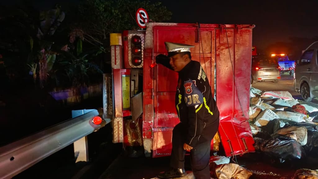 Bus Tabrak Truk di Tol Gempas karena Sopir Mengantuk, Satu Orang Patah Tulang