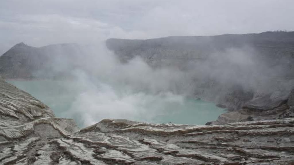 Kawah Ijen Ditutup kerena Ada Kebakaran 