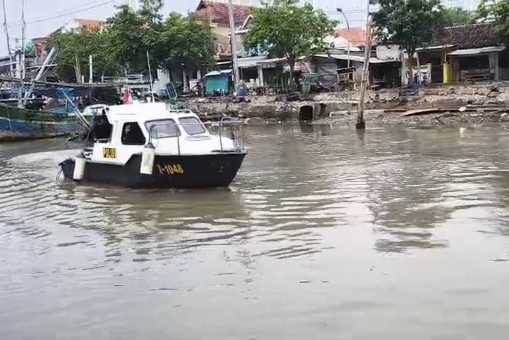 Nelayan Hilang Terbawa Arus Ombak di Perairan Kalirejo Pasuruan