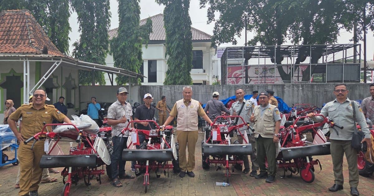 Hadapi Musim Kemarau, Pemkab Tangerang Salurkan Ratusan Alsintan Sistem Irigasi dan Pupuk untuk Jaga Produksi Gabah