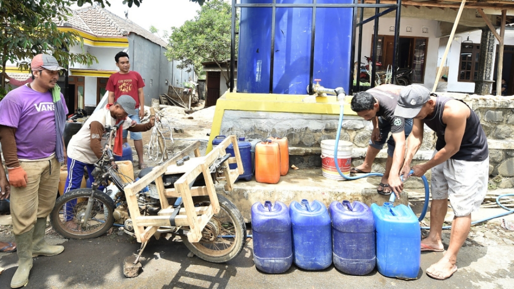 Kekeringan di Jatim Meluas, 25 Daerah Salurkan Air Bersih ke Warga
