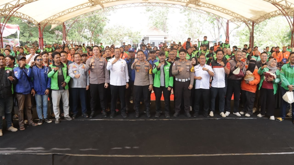 Kapolres Pasuruan Peringati Sumpah Pemuda Bersama Driver Ojol, Tekankan Keselamatan Berkendara