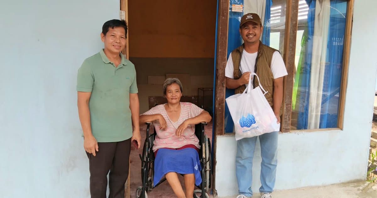 Milad ke-114, Muhammadiyah Kubu Raya Bagikan Sembako untuk Warga