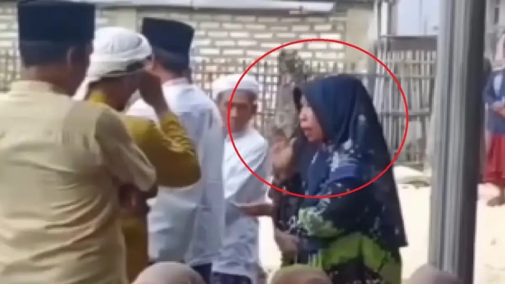 Diduga Punya Utang Ratusan Juta, Jenazah Warga Sampang Ditahan Pemakamannya oleh Emak-Emak