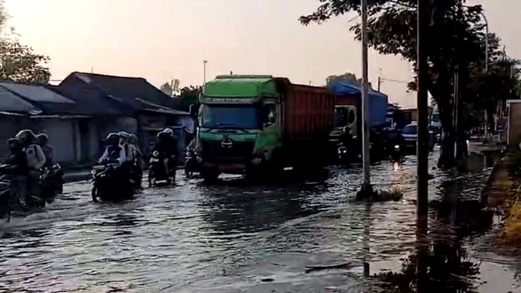 Desa-desa dan Jalan Raya di Pasuruan Terendam Banjir