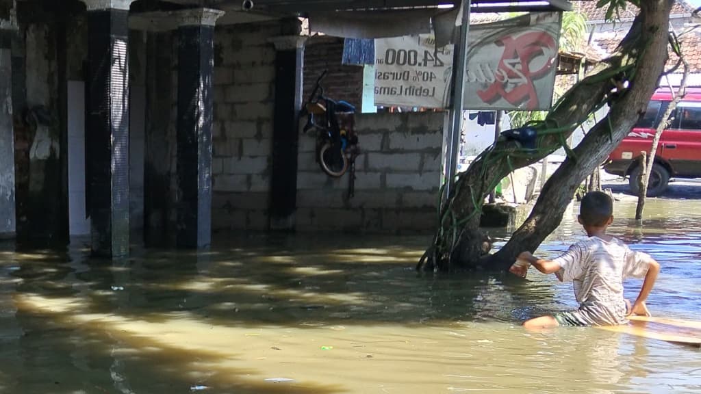 Puluhan Rumah di Desa Pulokerto Pasuruan Masih Tergenang Banjir