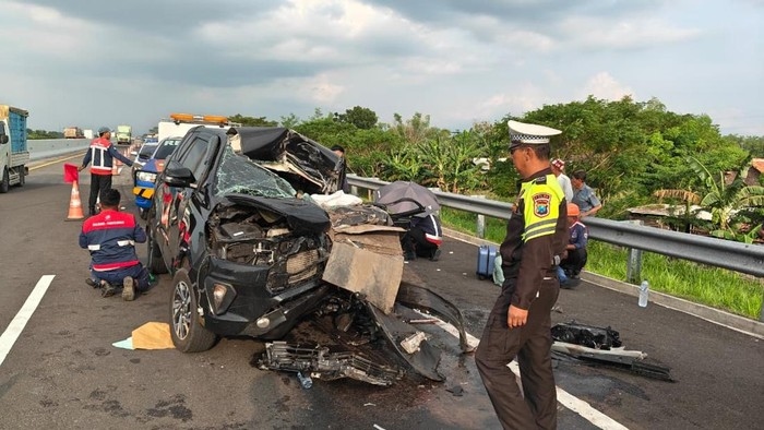 Sopir Mengantuk Sebabkan Mobil Rombongan Anggota DPR RI Kecelakakan di Tol Paspro Tewaskan Dua Staf
