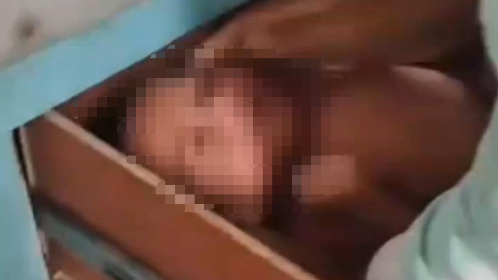Geger Bayi Laki-Laki Ditemukan Dalam Laci Rombong Cilok di Tongas Probolinggo