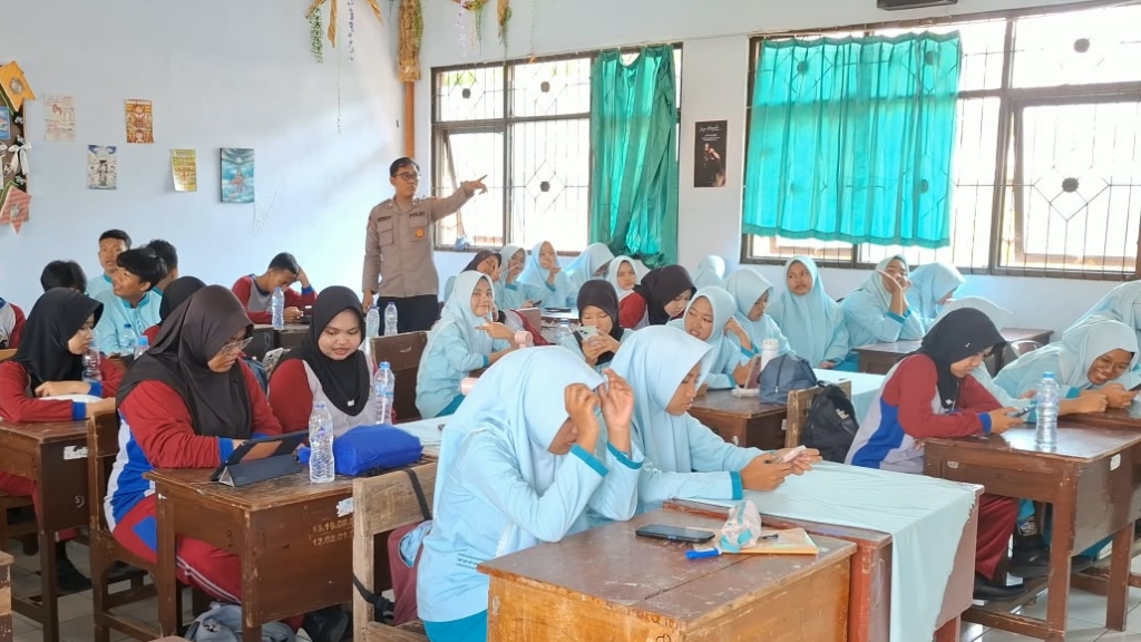 Polisi Pasuruan Beri Literasi AI Siswa-siswi