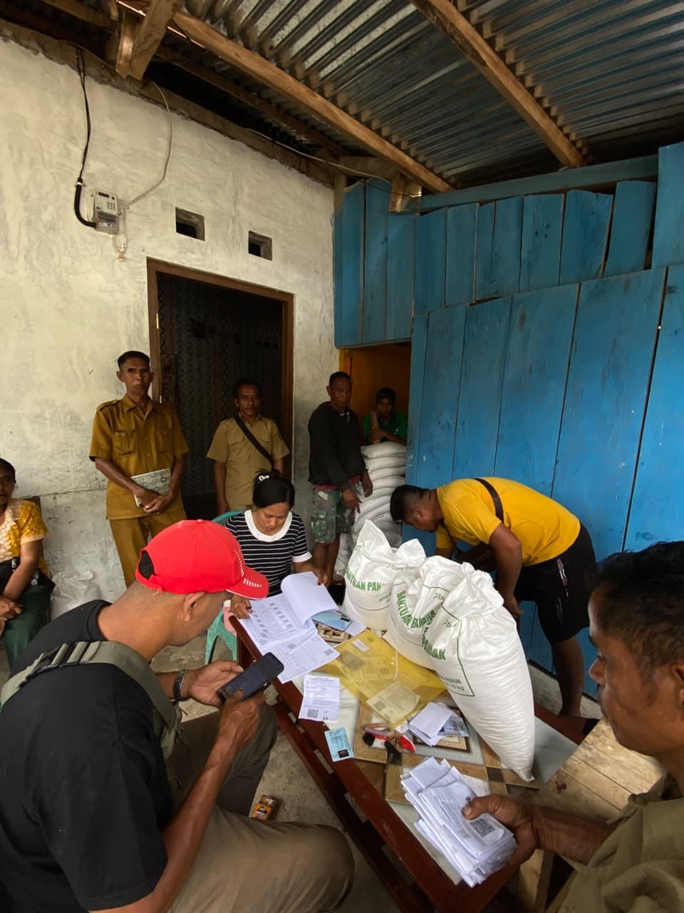 Bulog Salurkan 4.336 Ton Beras Bantuan Pangan di Pulau Sumba