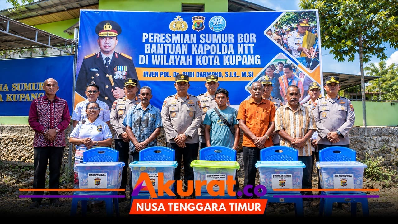 Resmikan Delapan Titik Sumur Bor, Kapolda NTT Salurkan Bansos kepada Warga Kelurahan Belo