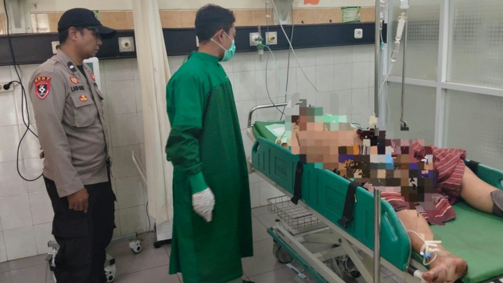 Penghulu di Probolinggo Dibacok Tetangga Diduga karena Kirim Chat Mesra ke Istri Pelaku