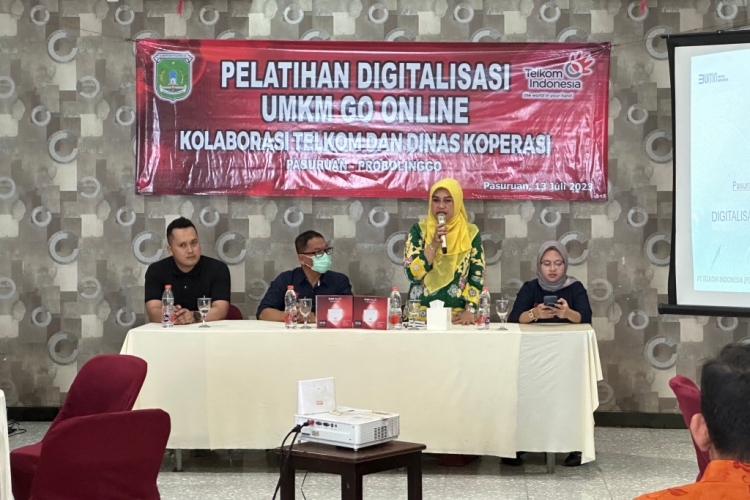 Puluhan Pelaku UMKM di Pasuruan dan Probolinggo Diberi Pelatihan Digitalisasi UMKM Go Online