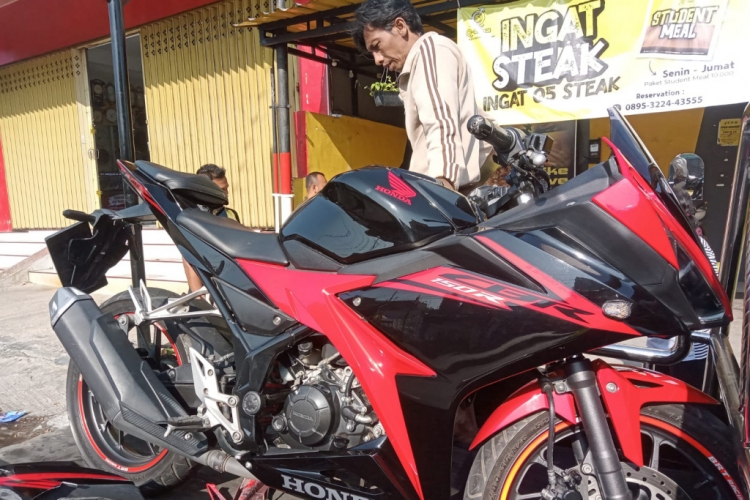Tertabrak CBR di Jalan Raya Malang-Surabaya, Perempuan Pengendara Vario Luka Berat