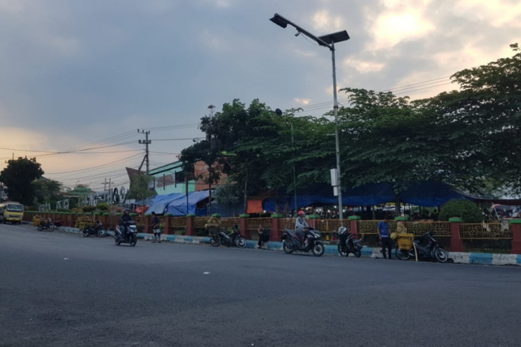 Baru Dirazia, Muncul Lagi Pedagang Durian di Jalur Larangan Berhenti Wisata Cheng Ho