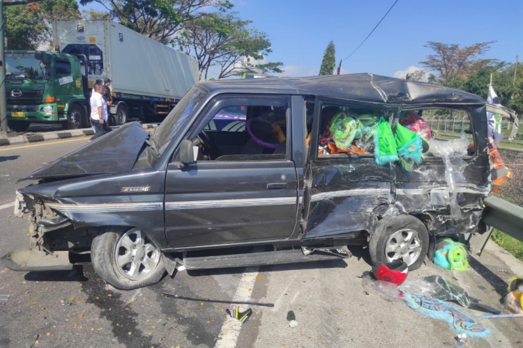 Kecelakaan Bus, Kijang dan Tiga Motor di Jalur Maut Purwodadi Pasuruan Sebabkan Dua Pemotor Tewas