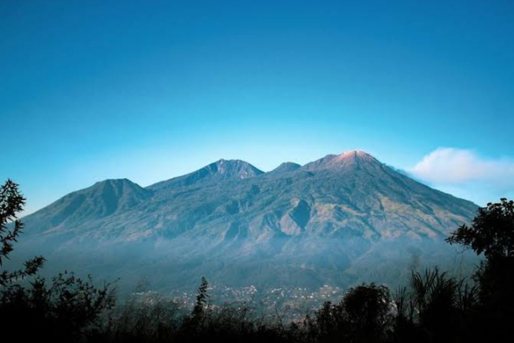 Pendakian Gunung Arjuno-Welirang Ditutup Sementara