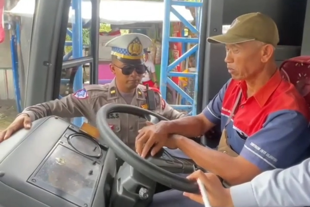 Kendaraan Umum di Pasuruan Dicek Cegah Kecelakaan