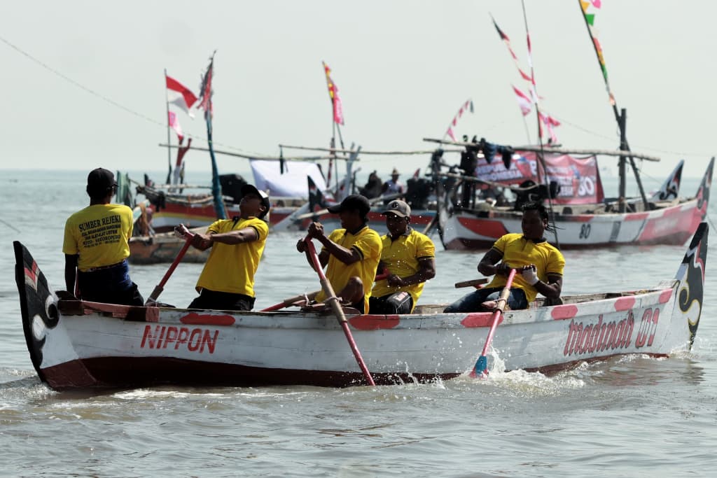 Sebanyak 27 tim dari wilayah pesisir Kota dan Kabupaten Pasuruan berlaga di Festival Dayung Wali Kot